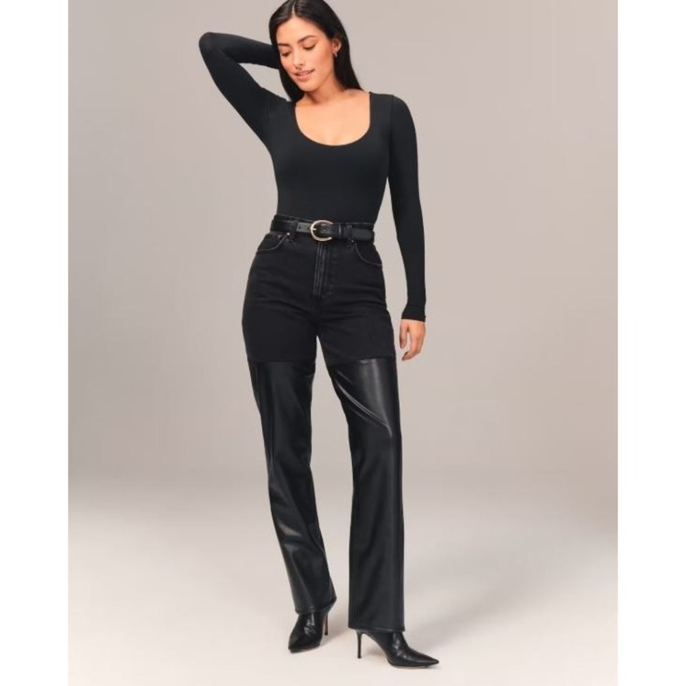 Abercrombie & Fitch Jeans 90s Straight Ultra High Rise Black Faux Leather 35/20R